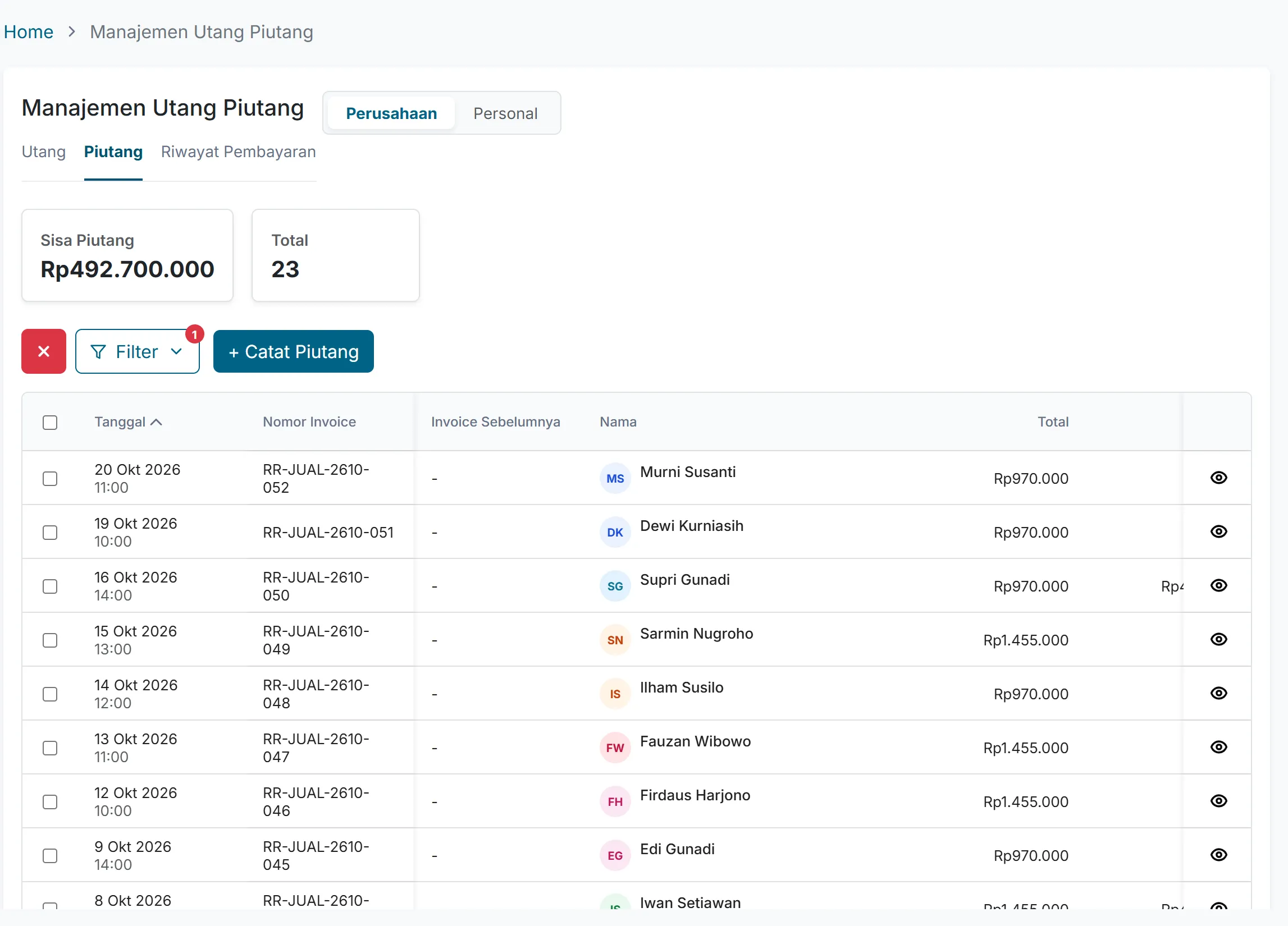 Manajemen Utang Piutang screen with the remaining receivables and a list of invoices