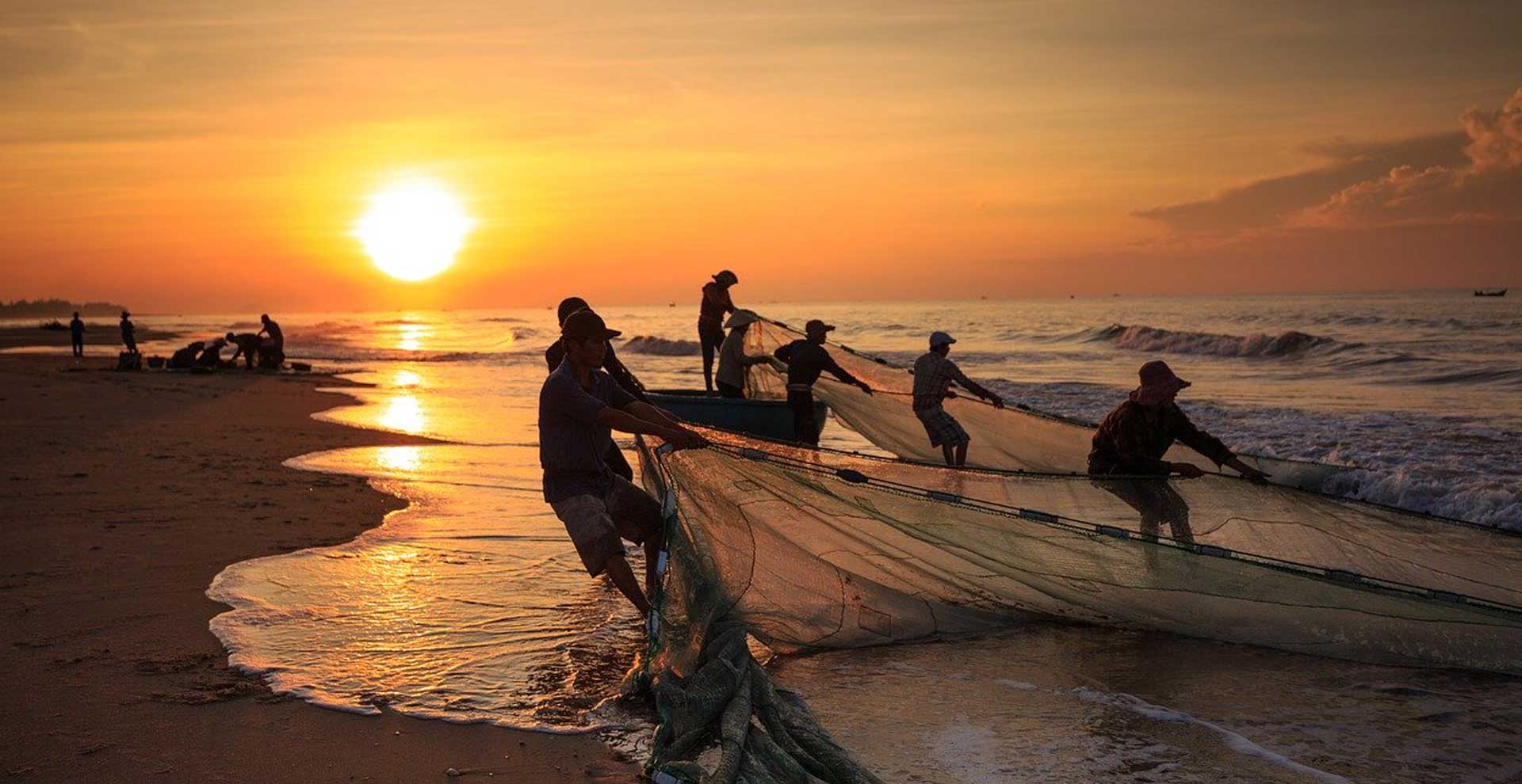 PasarMIKRO - Nelayan Indonesia Menghadapi Tantangan Perubahan Iklim