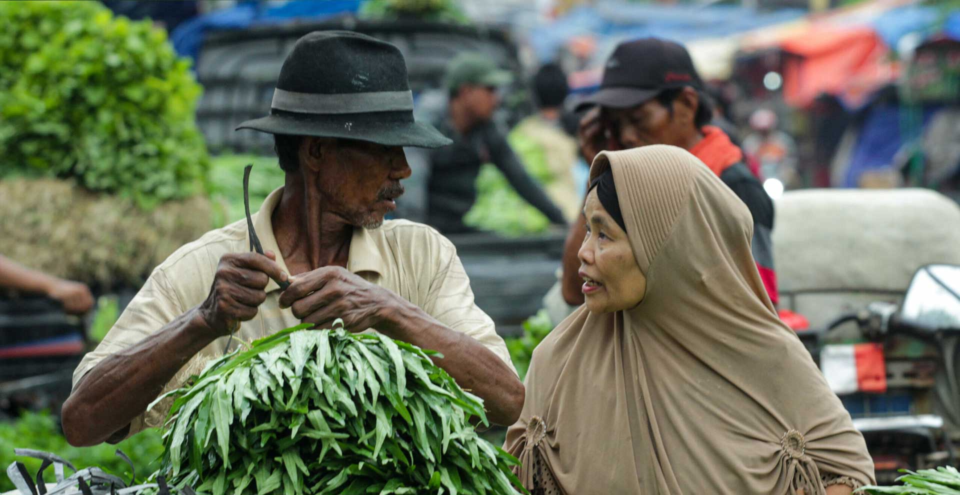 PasarMIKRO - Transaksi antara Pedagang dan Petani